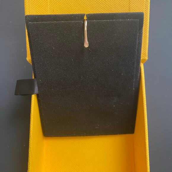 Oreylo Gentle Butterfly Adjustable Hypoallergenic Gold Rhodium Earring NEW - Picture 8 of 9